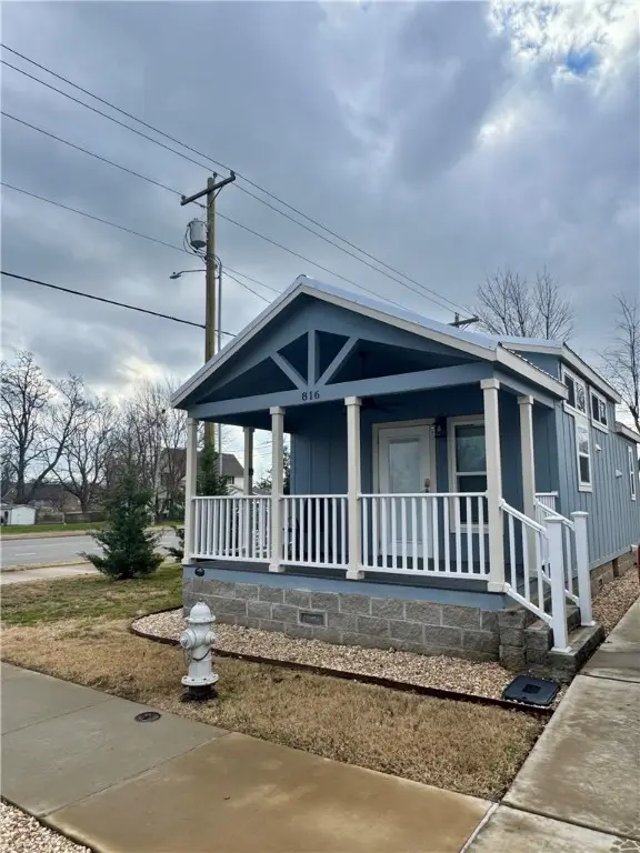 816 E Linden Street, Rogers, AR 72756