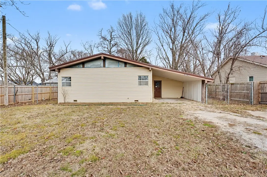 1015 E Tulsa Street, Siloam Springs, AR 72761 - Image #1
