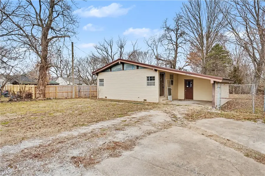 1015 E Tulsa Street, Siloam Springs, AR 72761 - Image #2