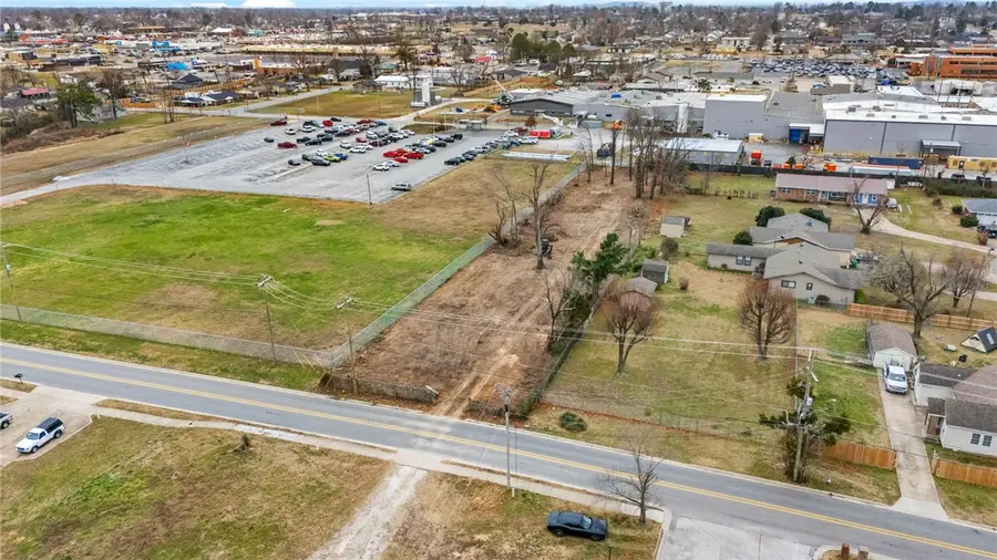 1128 W Persimmon, Rogers, AR 72756 - Image #2