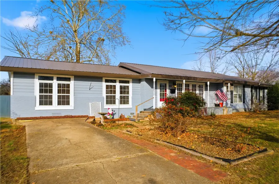 625 W Allison Avenue, Stilwell, OK 74960 - Image #2