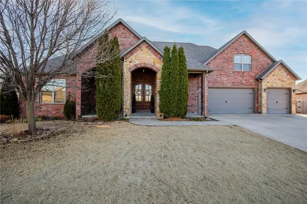 208 Cascade Circle, Cave Springs, AR 72718