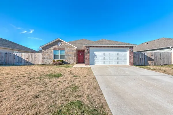 2012 E Fennec Street, Siloam Springs, AR 72761