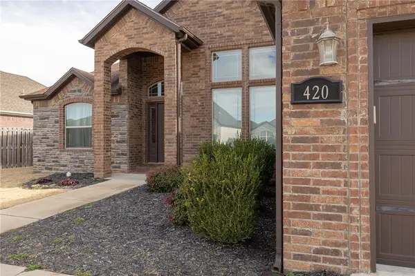 420 Lone Jack Drive, Fayetteville, AR 72704