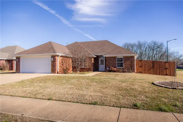 1701 N Valor, Siloam Springs, AR 72761