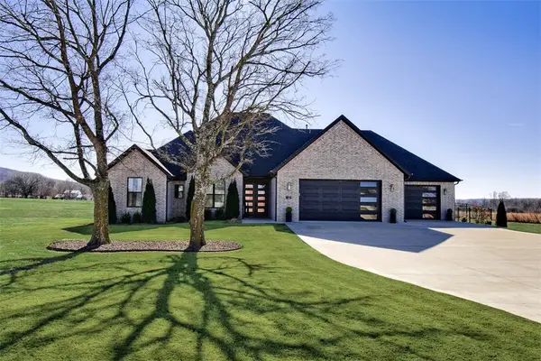 10715 N Garland Mckee, Prairie Grove, AR 72753