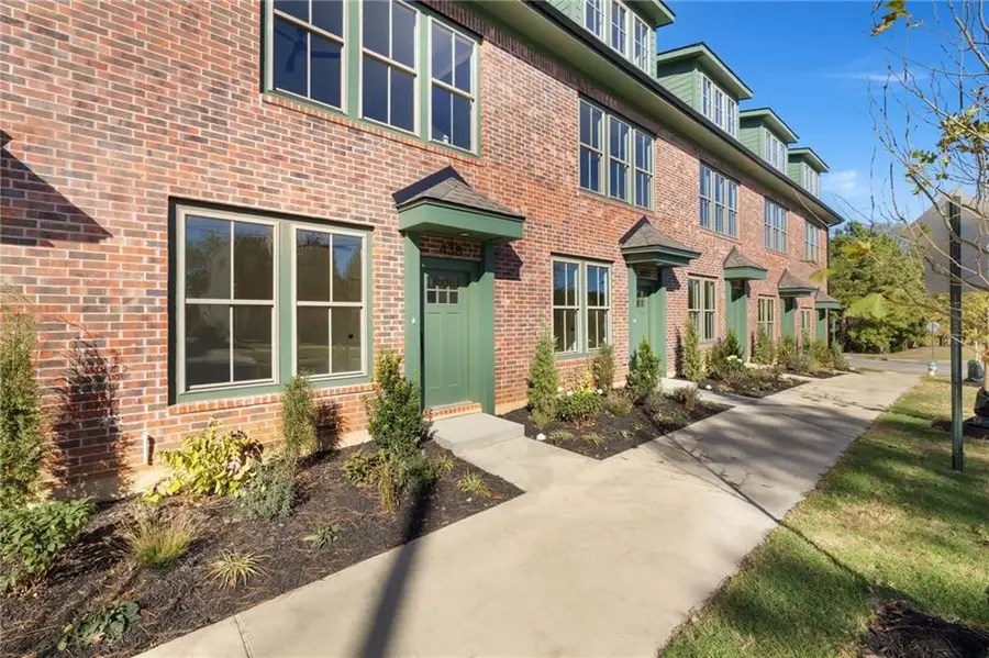 442 E Martin Luther King Jr Boulevard, Fayetteville, AR 72701 - Image #2