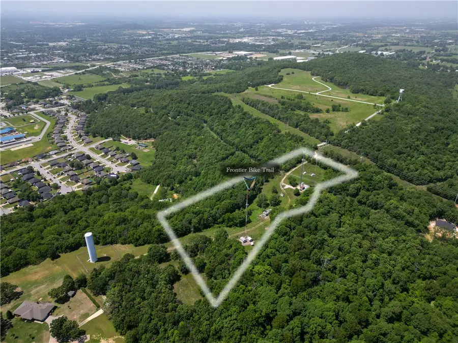 2497 Woodcliff Road, Springdale, AR 72764 - #2