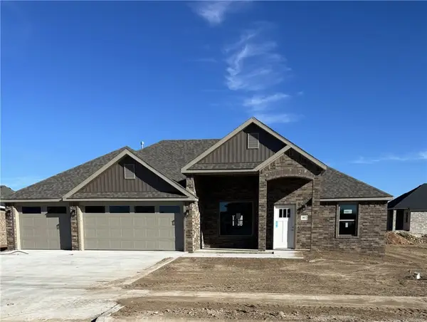 661 Blunt Avenue, Prairie Grove, AR 72753