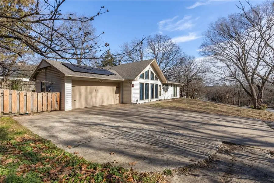 2578 N Warwick Drive, Fayetteville, AR 72703 - Image #2
