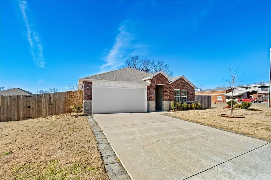 501 S Smith Avenue, Gentry, AR 72734 - Image #3