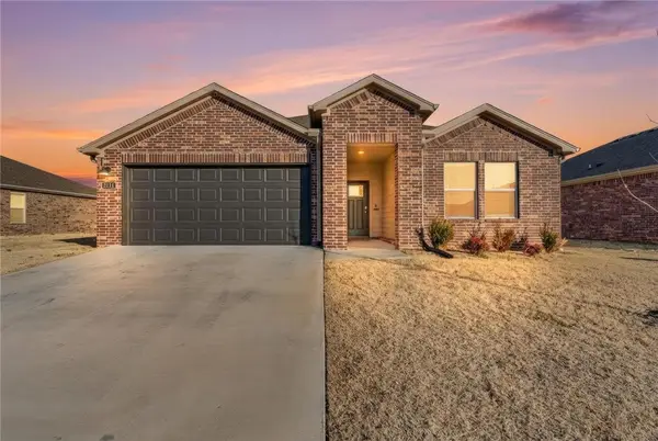 2211 S 9th Street, Rogers, AR 72758