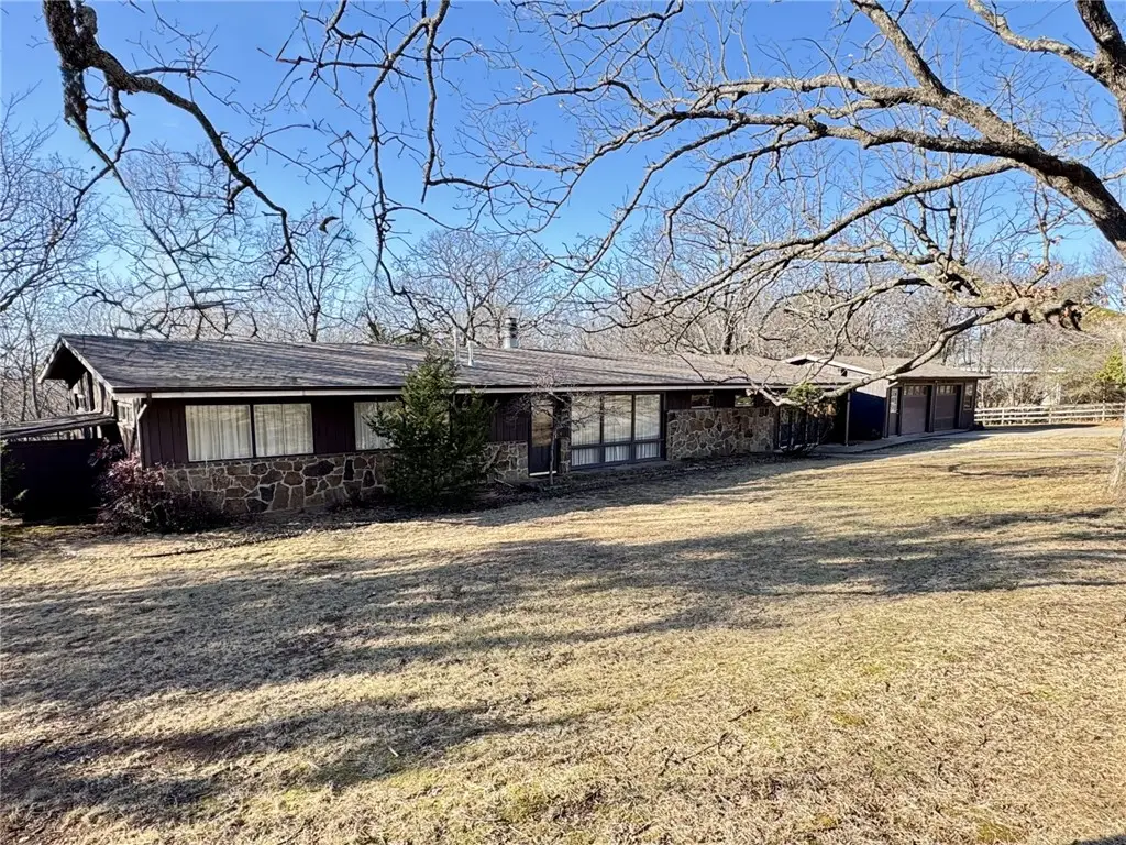 915 Crest Drive, Fayetteville, AR 72701 - Image #1
