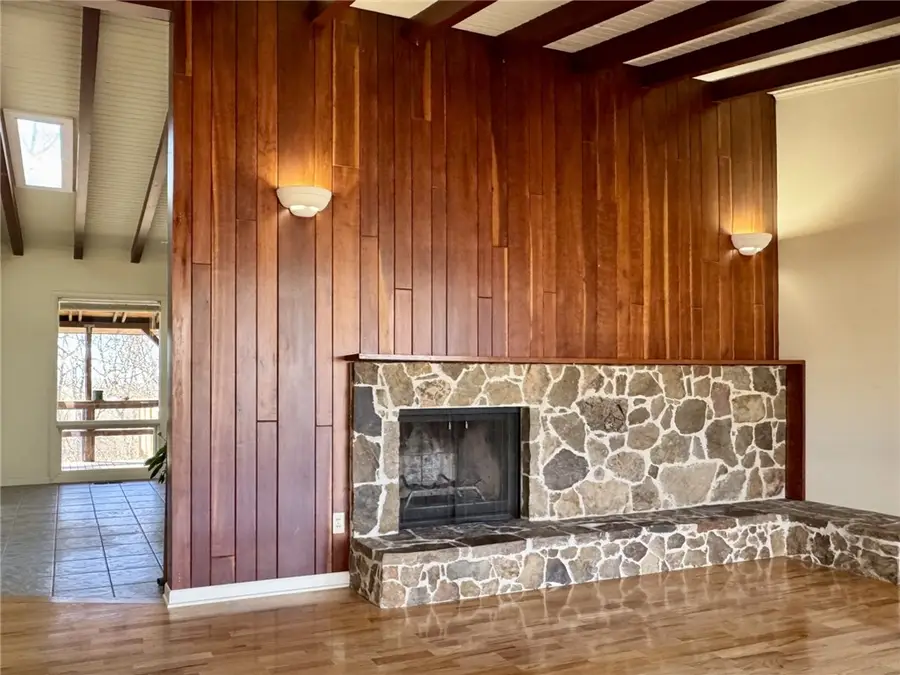 915 Crest Drive, Fayetteville, AR 72701 - Image #2