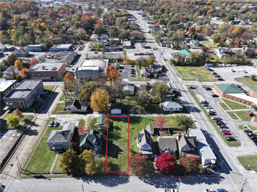 316 N Wood Street, Neosho, MO 64850 - Image #2