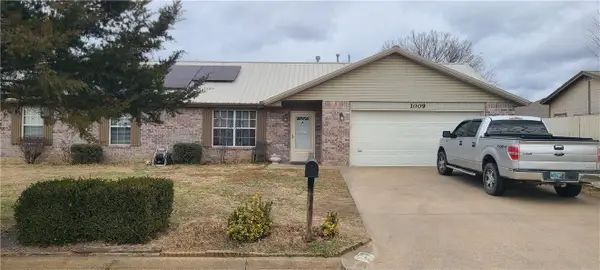 1009 Cottonwood Street, Rogers, AR 72758