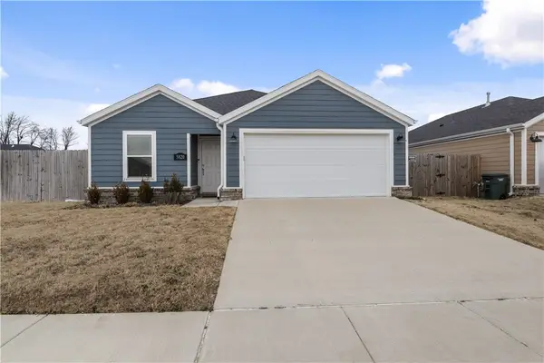 5820 W Holdcroft Drive, Fayetteville, AR 72704