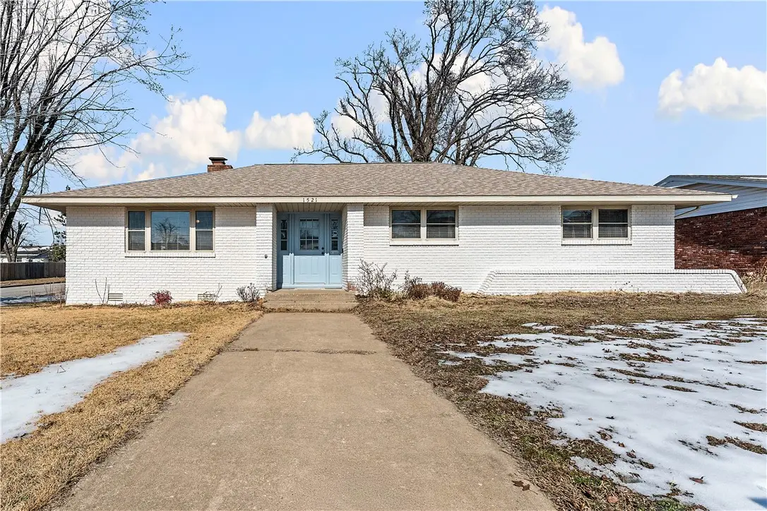 1521 W Gum Street, Rogers, AR 72758 - #1