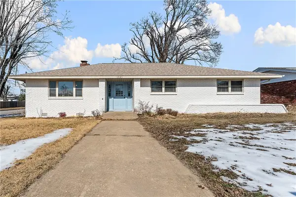 1521 W Gum Street, Rogers, AR 72758