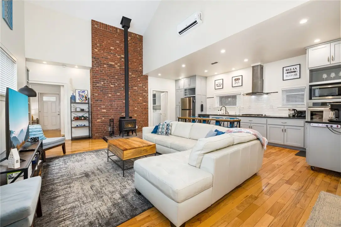 1049 S Washington Avenue, Fayetteville, AR 72701 - #1