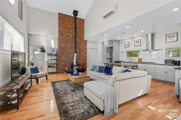 1049 S Washington Avenue, Fayetteville, AR 72701