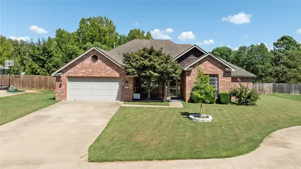 2424 Sarah Jane Lane, Fayetteville, AR 72701