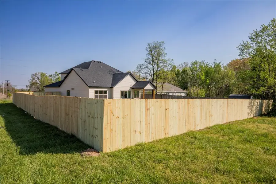 2 Hebrides Circle, Bella Vista, AR 72715 - #2