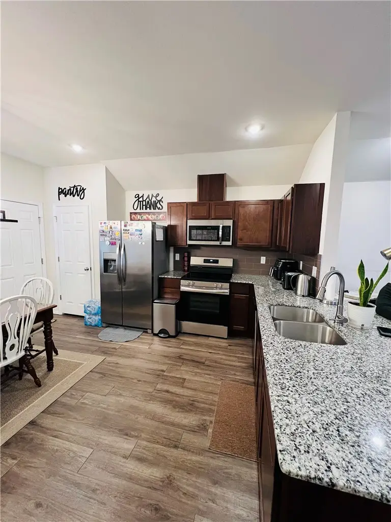 807 E Fairlane Street, Fayetteville, AR 72701 - #2