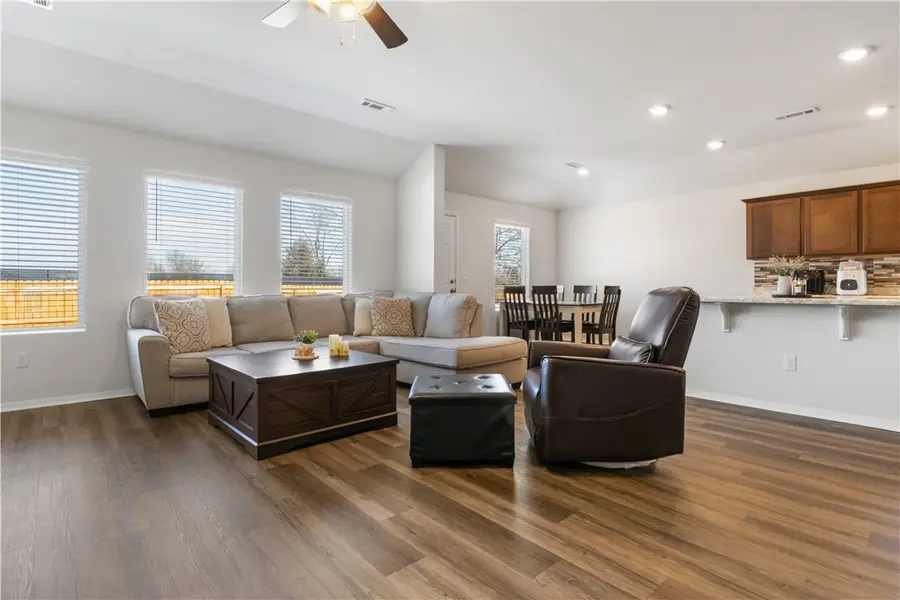 3301 E Hagen Street, Siloam Springs, AR 72761 - #3