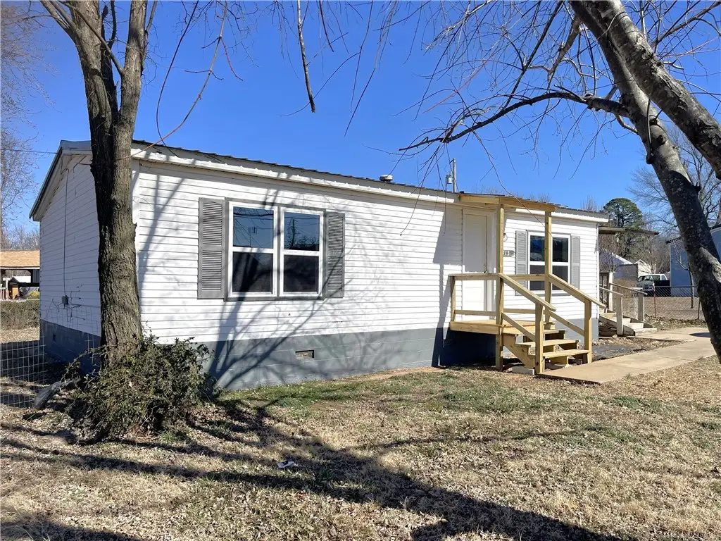 413 W Willow Street, Stilwell, OK 74960 - #1