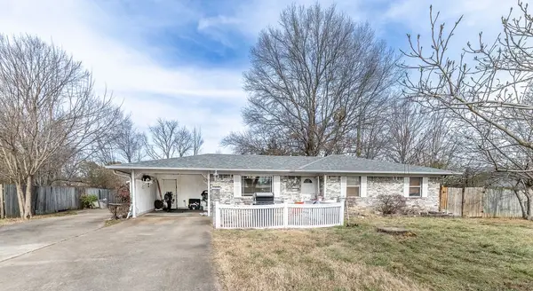 304 W Kelli Street, Farmington, AR 72730