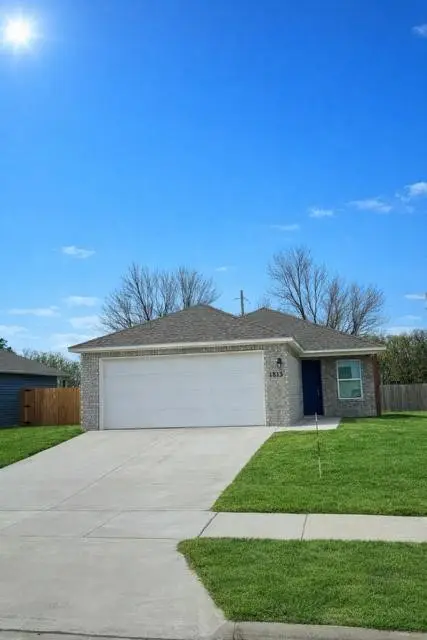 1813 E Annette Drive, Siloam Springs, AR 72761