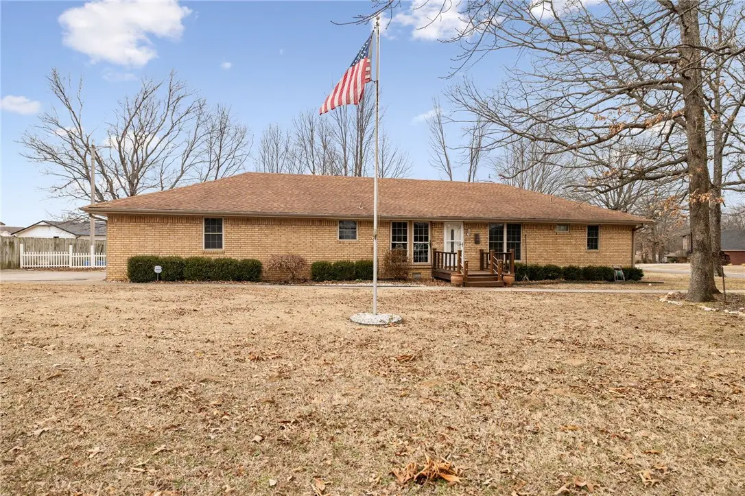 1202 W Red Oak Street, Stilwell, OK 74960 - #1