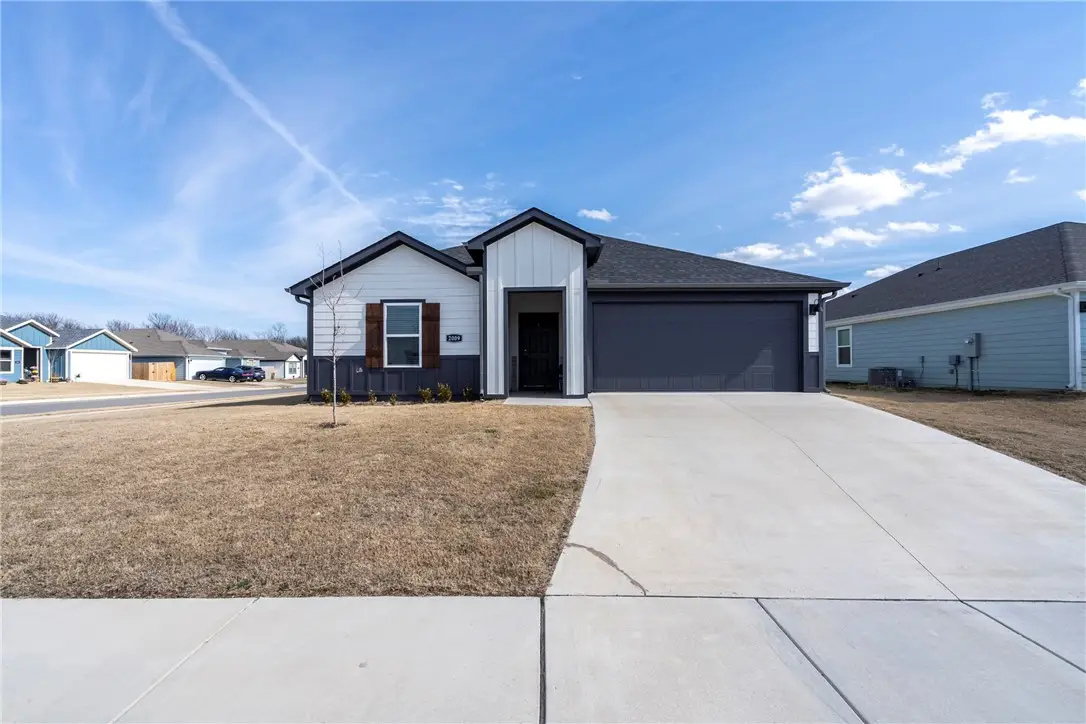 2009 N Fleetwood Lane, Siloam Springs, AR 72761 - Image #1