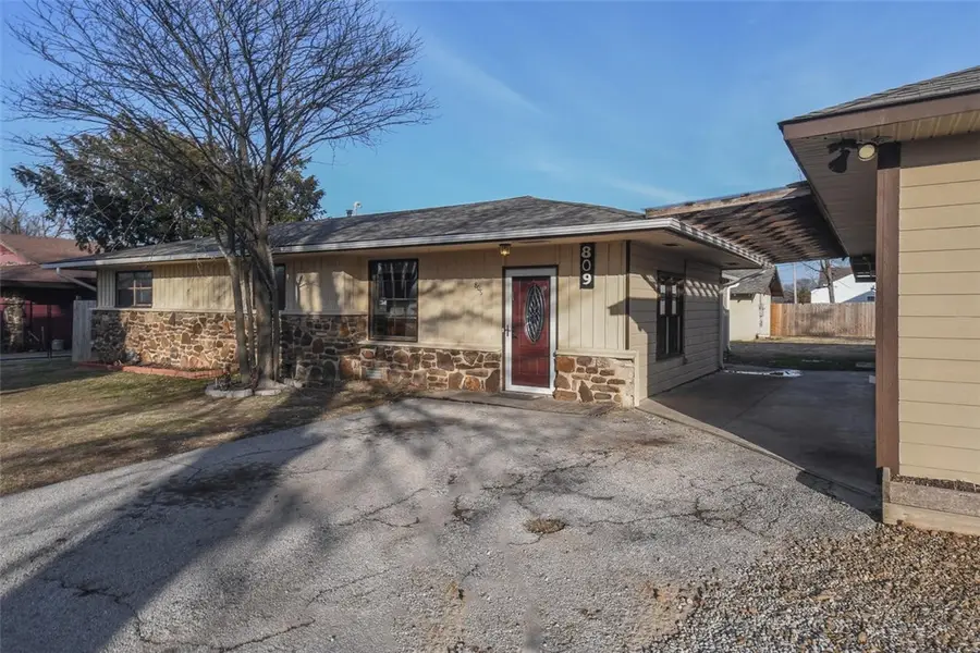 809 S Elm Street, Siloam Springs, AR 72761 - #2