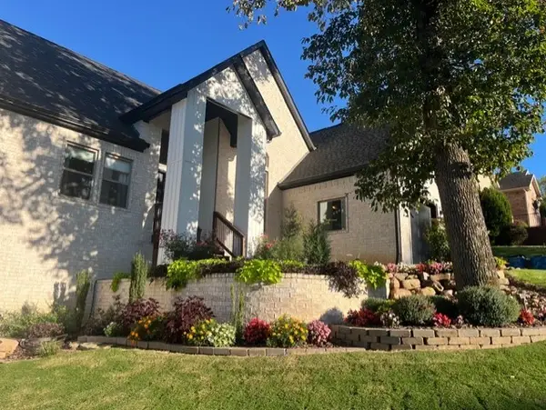 3706 NW Riverbend Road, Bentonville, AR 72712