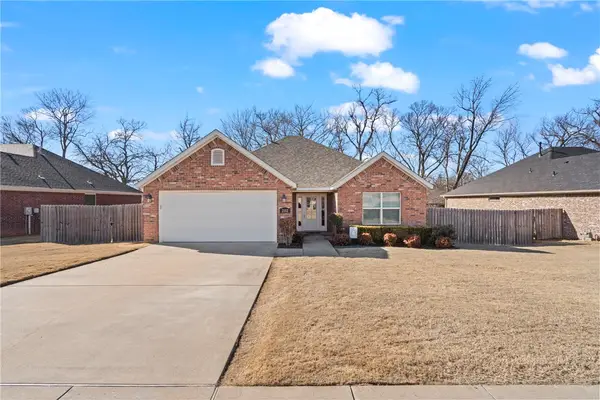 2102 N Carl Street, Siloam Springs, AR 72761