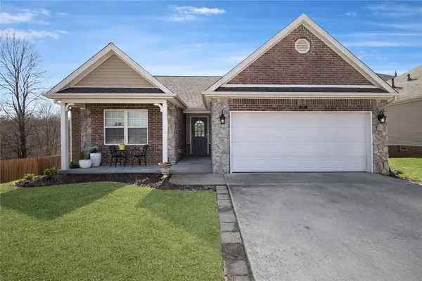 37 Valley View Circle, Bentonville, AR 72712