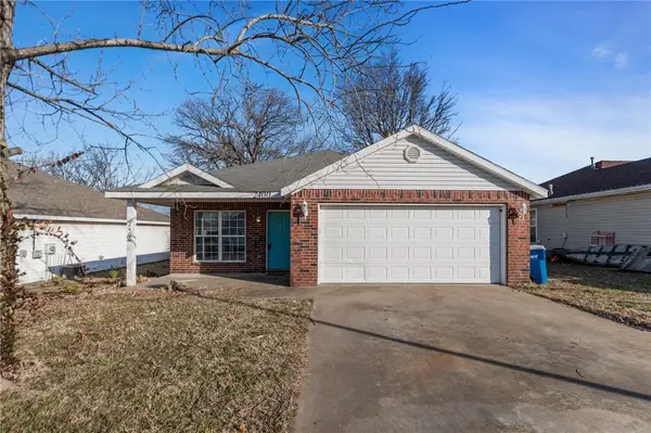2400 SW Choctaw Street, Bentonville, AR 72712