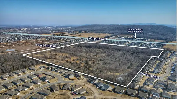 S Goodsell Lane, Fayetteville, AR 72704