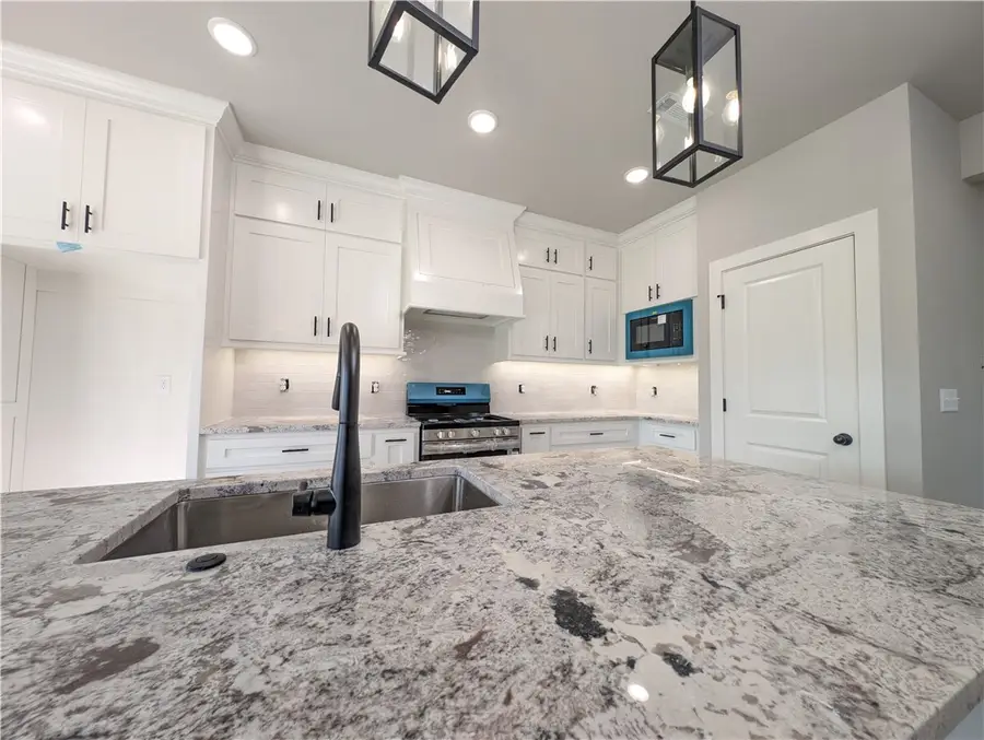 25 Thornaby Drive, Bella Vista, AR 72714 - #3