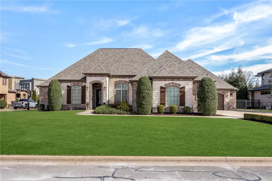 27 S Windsor Drive, Rogers, AR 72758 - #2