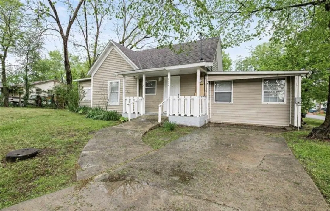 112 SW 4th Avenue, Gravette, AR 72736 - #1