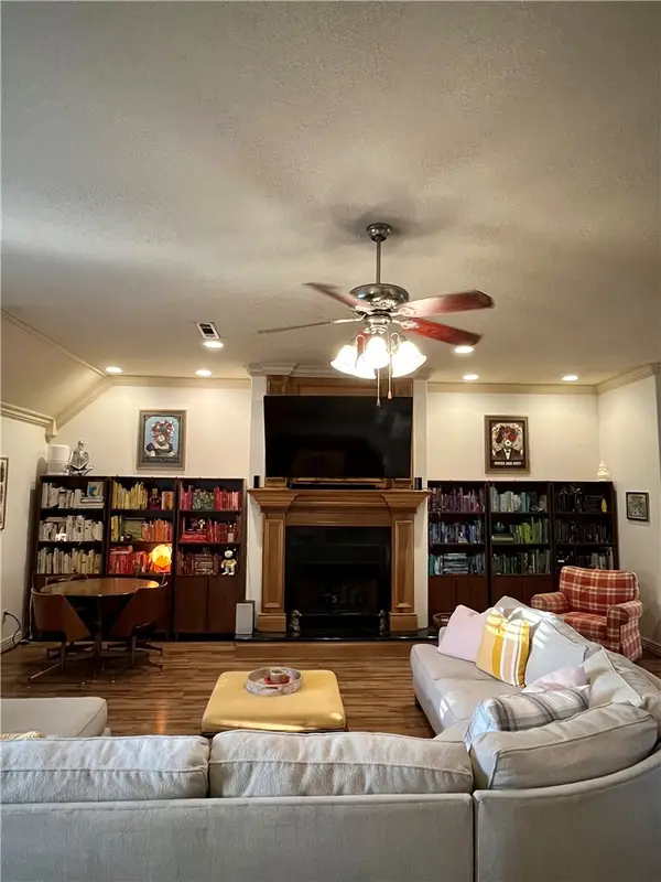 321 Essex Way, Centerton, AR 72719