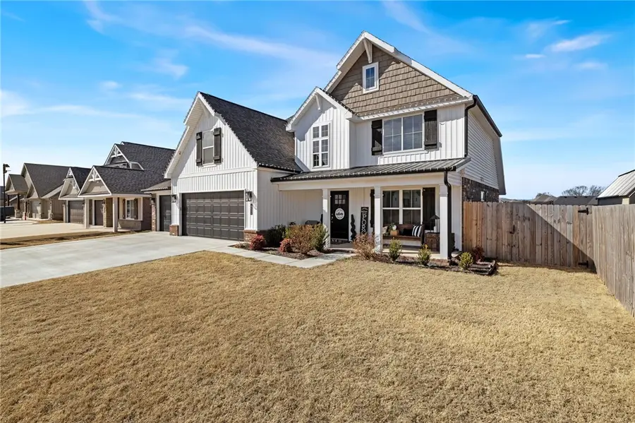 652 S Baggett Street, Prairie Grove, AR 72753 - #2