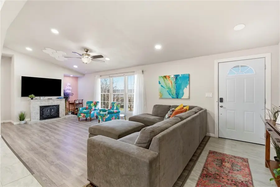 35 Kensington Drive, Bella Vista, AR 72715 - #3