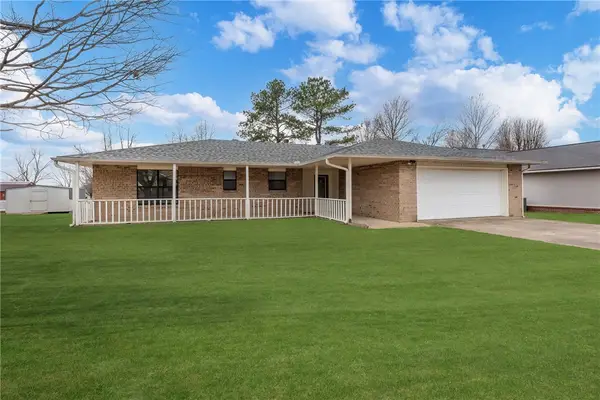 1322 W Lela Street, Rogers, AR 72758