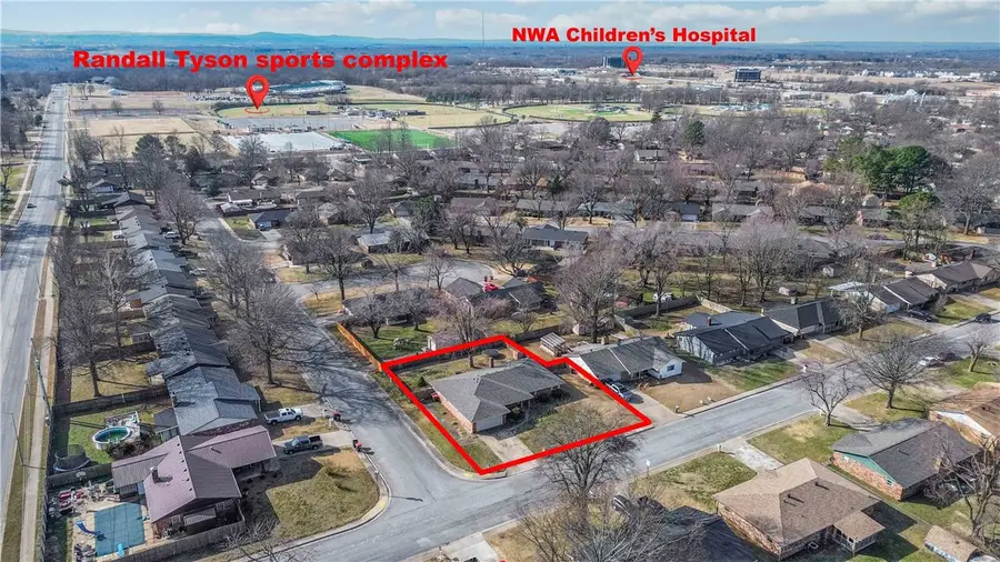 4003 Chapman Avenue, Springdale, AR 72762 - #2