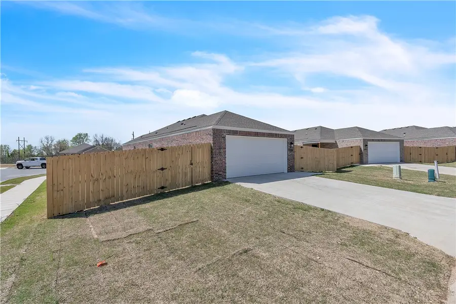 3229 Wolf Creek Street, Springdale, AR 72764 - #3