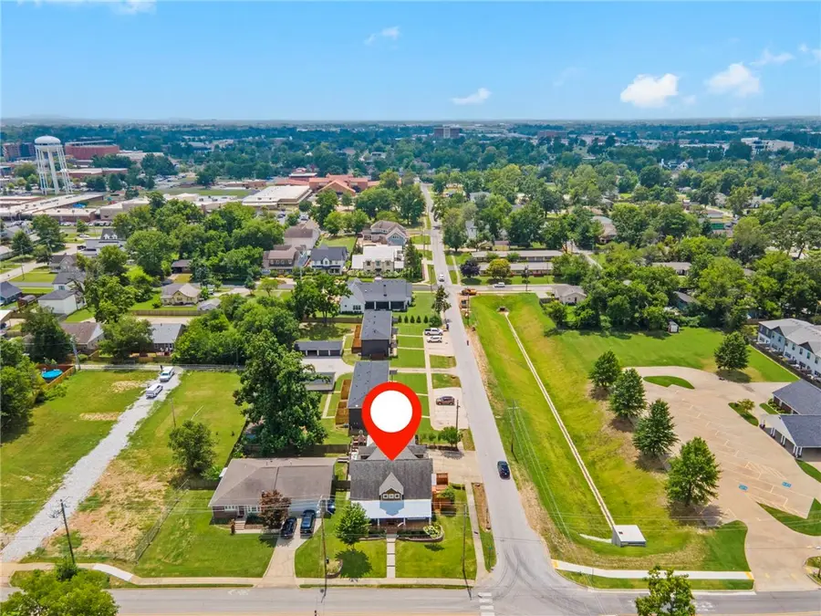 415 NW 5th Street, Bentonville, AR 72712 - #3